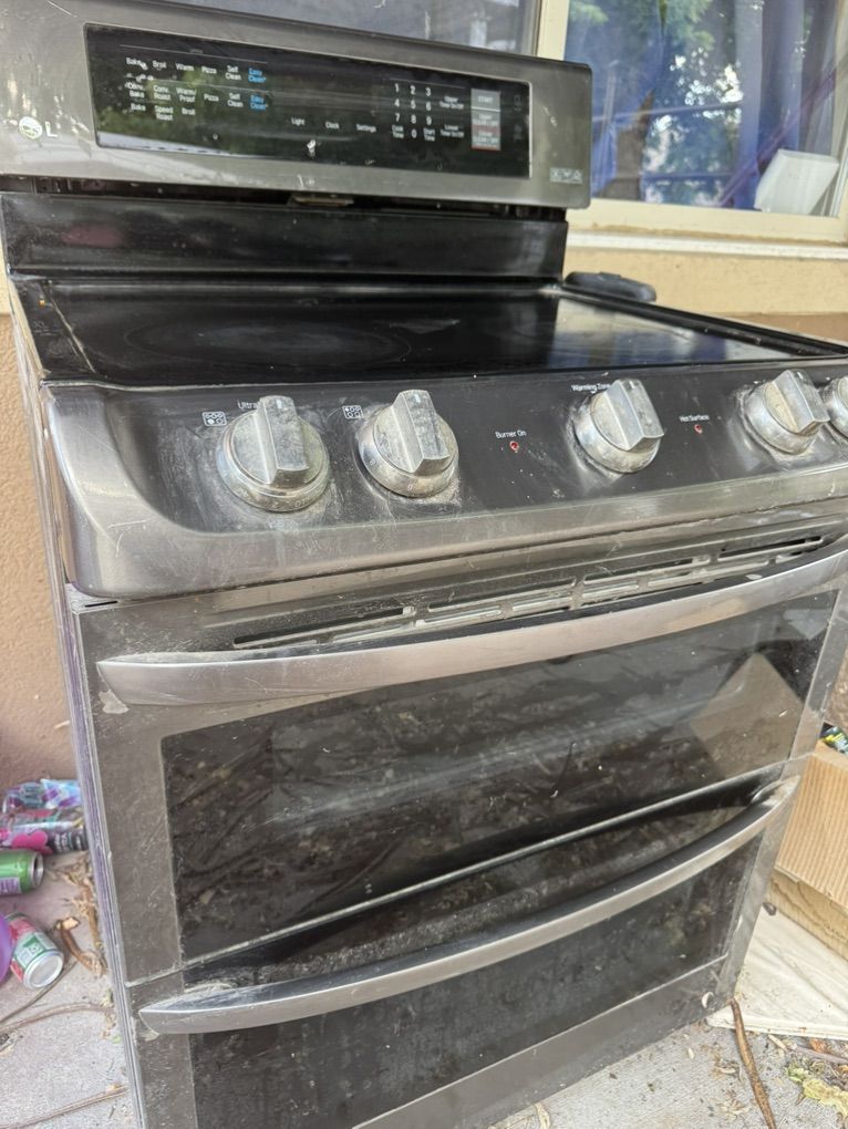 Double Oven Stove (needs Circuit Board)