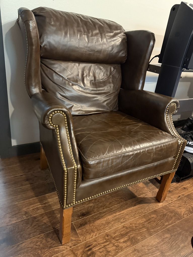 Leather Chair (Leathercraft Inc)
