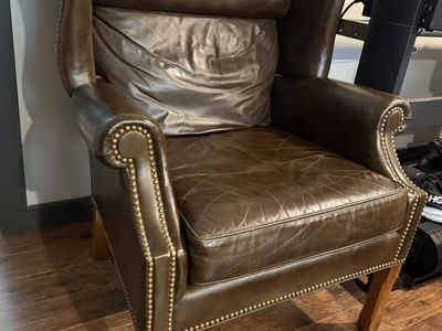 Leather Chair (Leathercraft Inc)