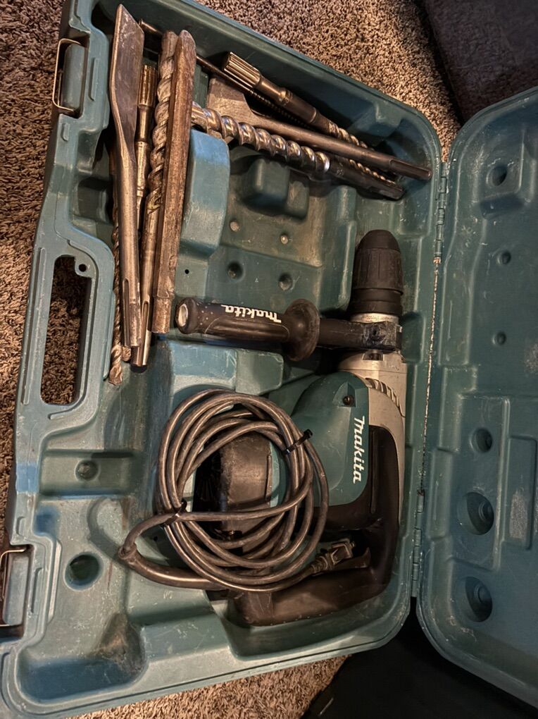 Makita Hr 4002 Rotary Hammer Drill - Masonry