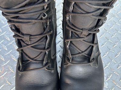 Tactical high quality work boots 11” adult size and in superb condition us army boots size 11” slip and water resistant black