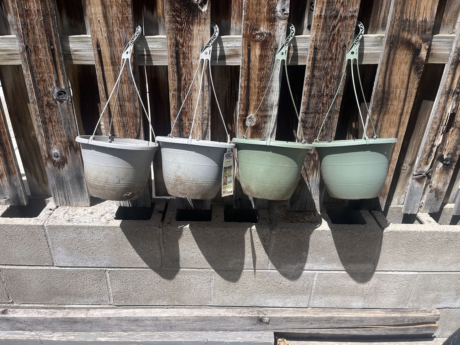 Free hanging plant containers