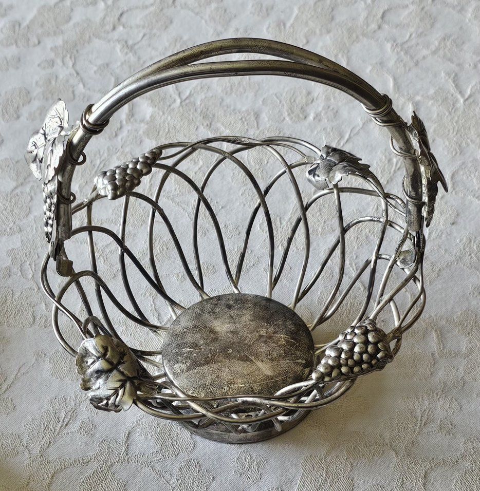 Vintage Silver Plated Grape Basket 
Godinger