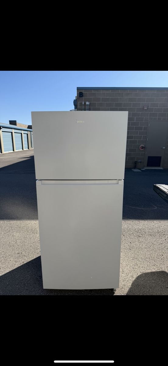 Brand New Midea Top-Freezer Refrigerator (Never Used) - OBO