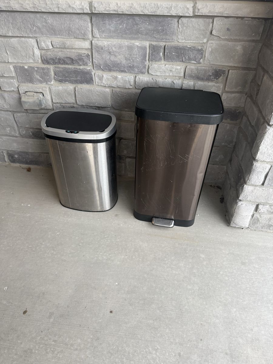 2 garbage trash can