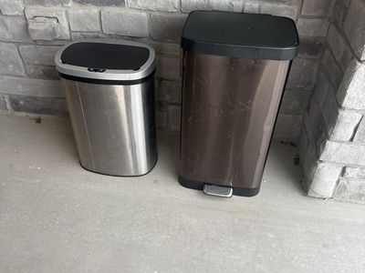 2 garbage trash can