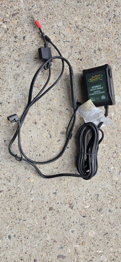 Battery Tender Junior Automatic Battery Charger 12V 750mA - Maintain & Charge Car, ATV, Boat Batteries
