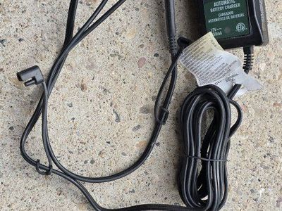 Battery Tender Junior Automatic Battery Charger 12V 750mA - Maintain & Charge Car, ATV, Boat Batteries