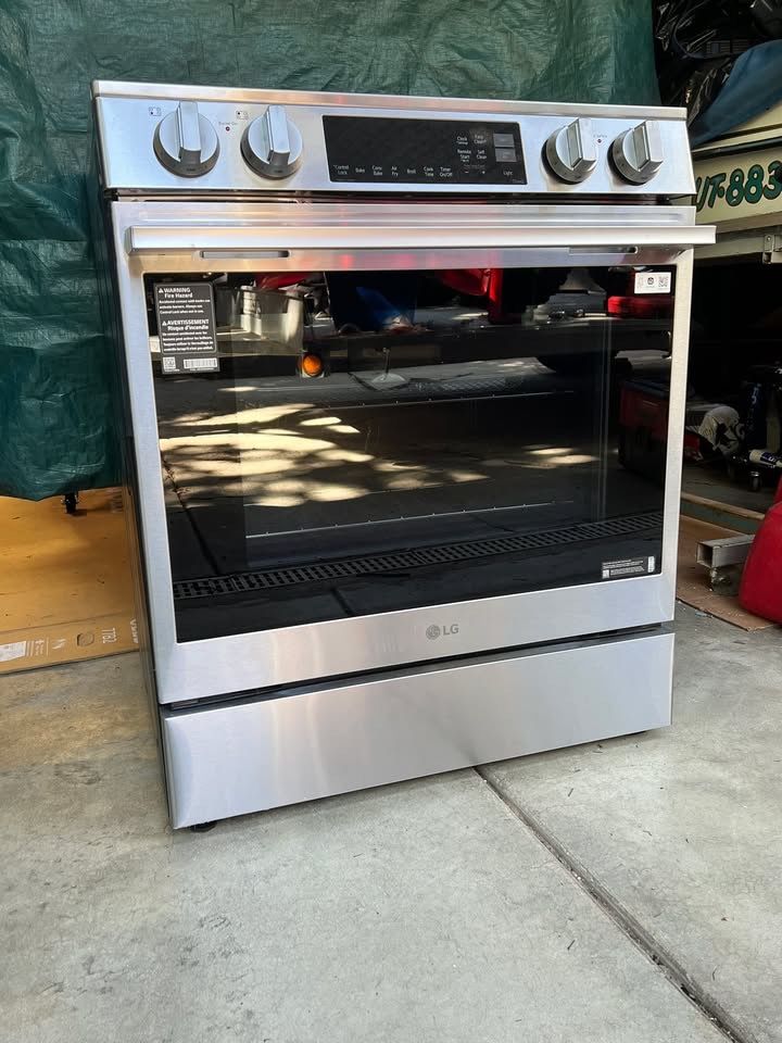 New LG Smart Induction Single Oven Range - Stainless Steel