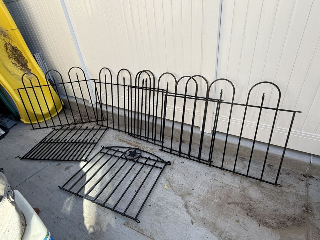 Set Of 6 Metal Fencing Pieces