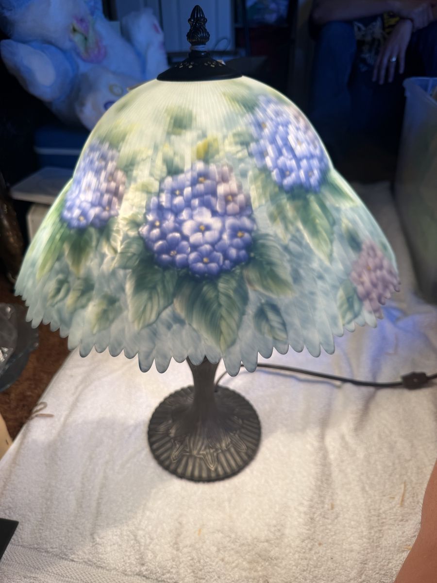 Vintage Hand-Painted Hydrangea Slag Glass Table Lamp with Bronze Base, Scalloped Edge Shade