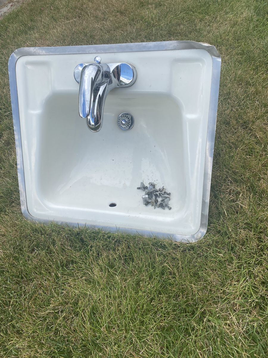 Bathroom sink - enameled cast iron - including fixtures.