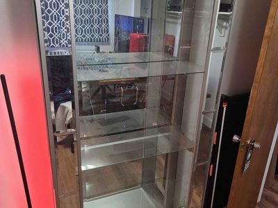 2 Beautiful mirrored curio cabinet/ display cabinet