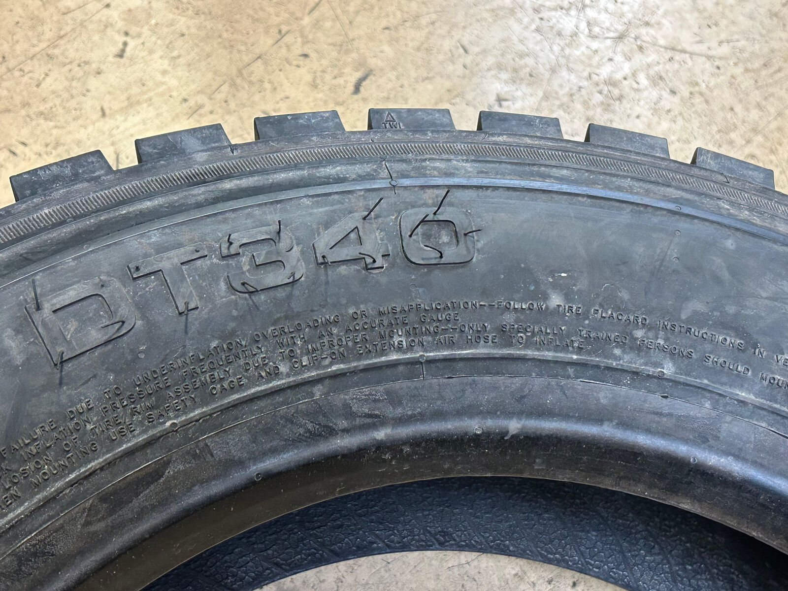 NOS DYNTRAC DT340 BSW 225 70 19.5 128/126L 14PLY COMMERCIAL TIRE 96051