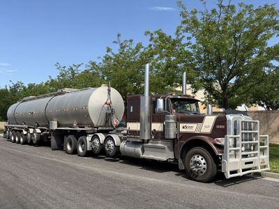 2022 Peterbilt 389 2015 Polar Crude Oil