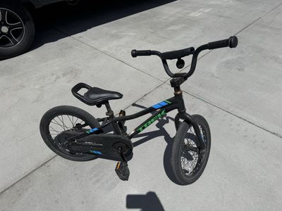 Trek Precaliber 16 kids bike