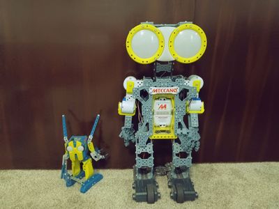 2 Meccano Robots