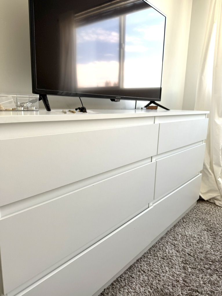 White IKEA Dresser (6 Drawers)