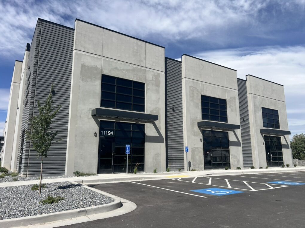 EXECUTIVE OFFICES WITH PICKLEBALL AND GOLF