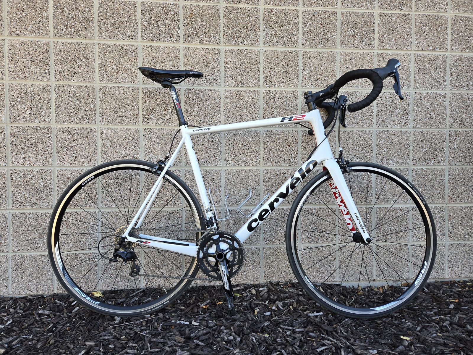 61 cm Cervelo R2 Carbon Road Bike