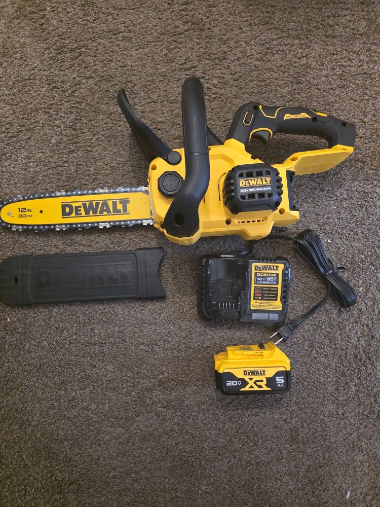 New DEWALT 20V MAX 12in. Brushless Cordless Chainsaw Kit with 5.0Ah Battery & Charger