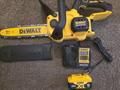 New DEWALT 20V MAX 12in. Brushless Cordless Chainsaw Kit with 5.0Ah Battery & Charger