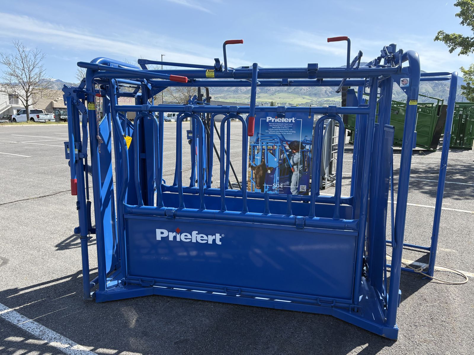 Priefert S04 Squeeze Chute