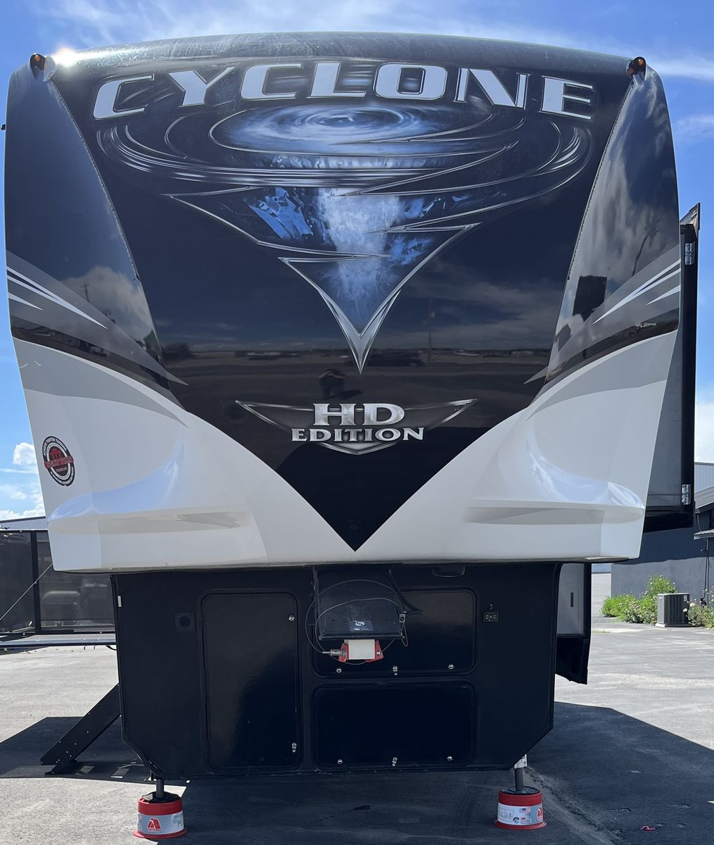 2021 HEARTLAND CYCLONE 4270