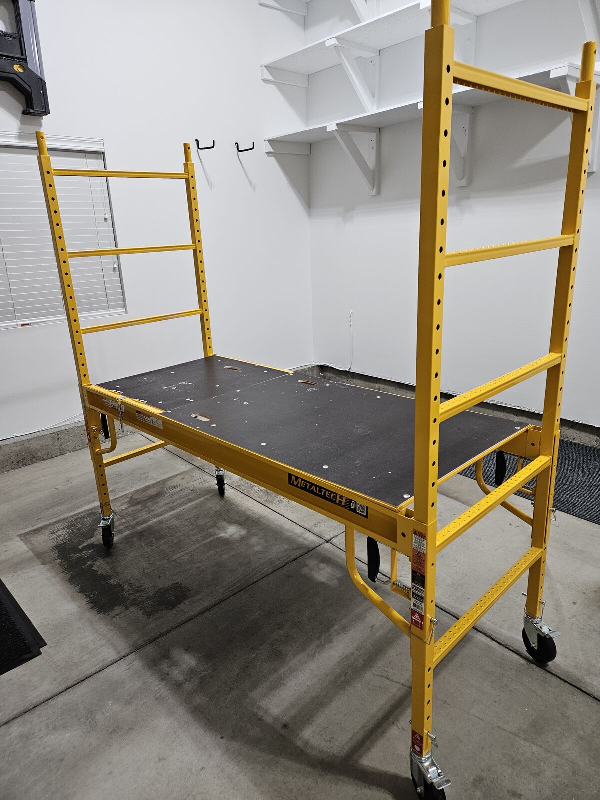 Metaltech Safeclimb Baker Scaffold with Platform and Trap Door