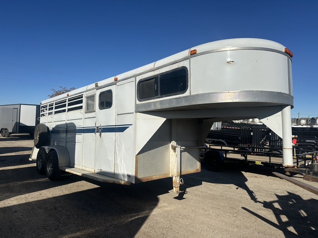 USED 1995 3 Horse Gooseneck Trailer - See Description