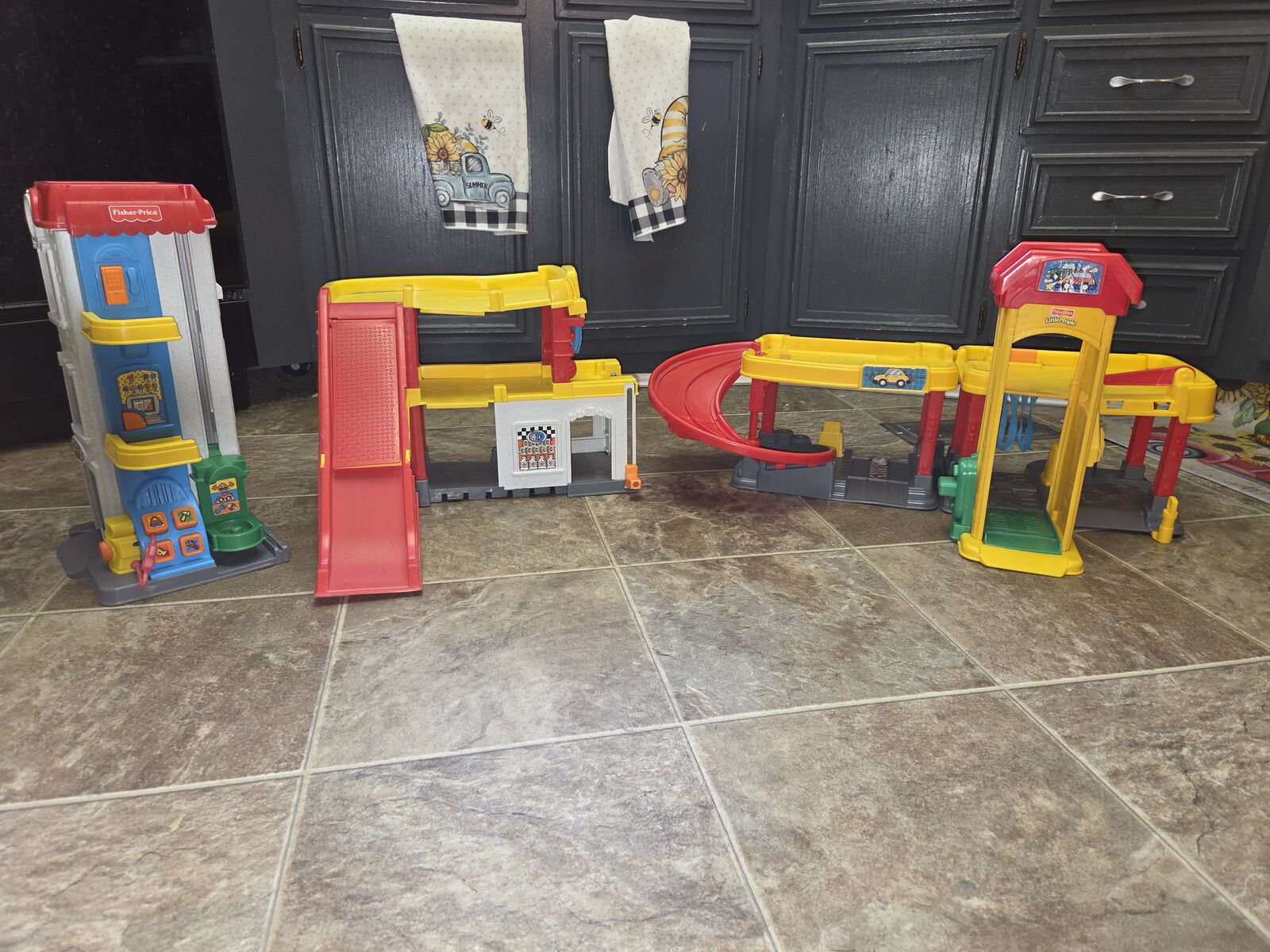 Vintage Fisher Price Little People Fun Sounds Garage Car Wash