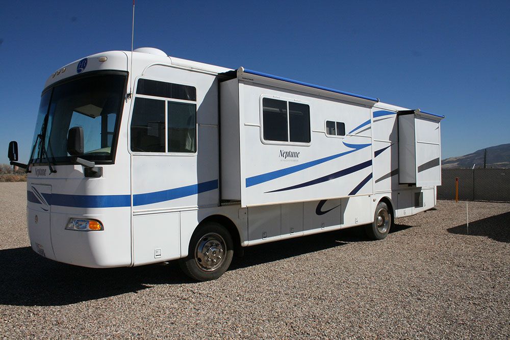 2002 Holiday Rambler Neptune Class A Diesel - only 30,500 miles