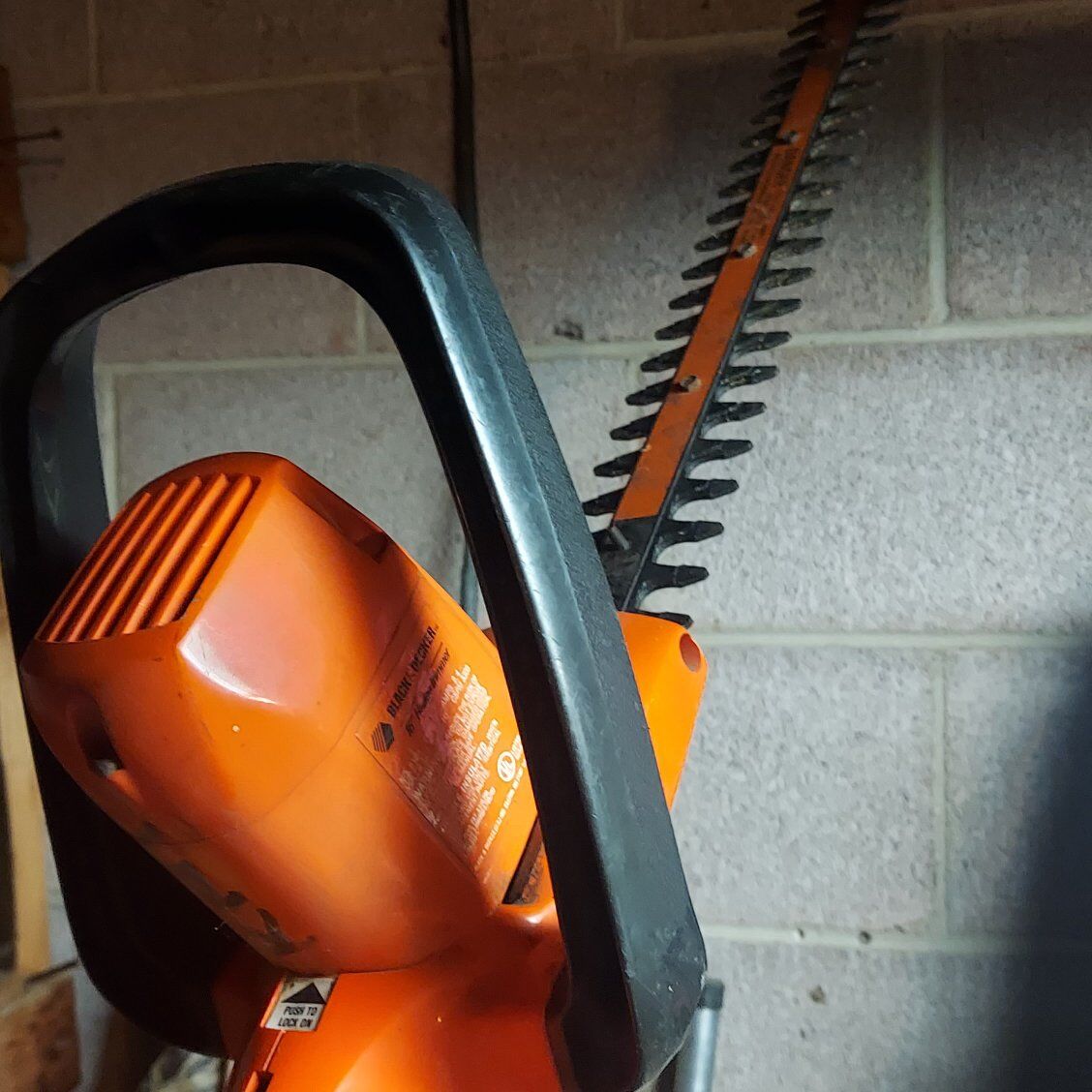 black and Decker electric hedge trimmer 16"