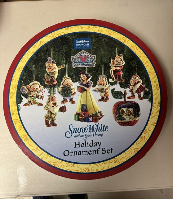 Jim Shore-Disney Traditions Snow White & The Seven Dwarfs Holiday Ornament Set