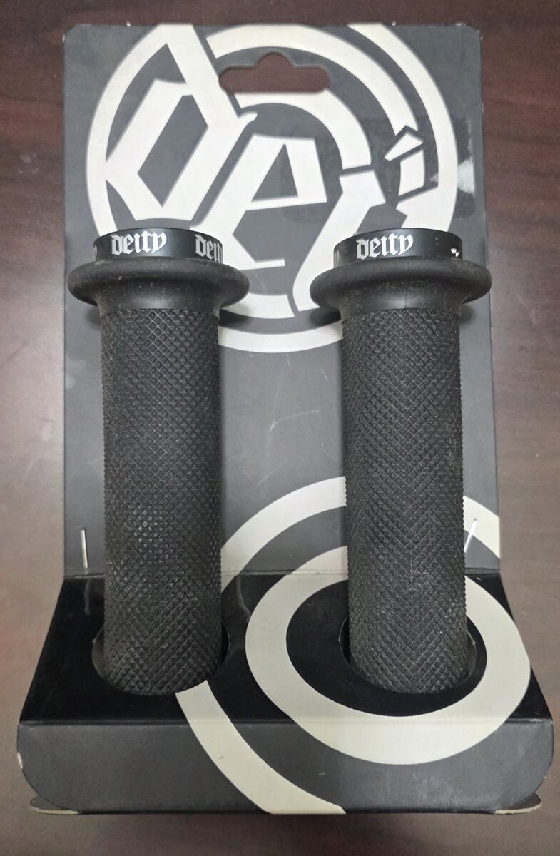 Deity Classic Lock ON Grips. Black