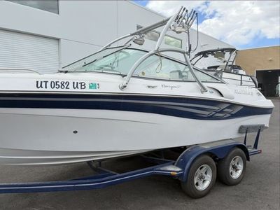 Four Winns Horizon 210 Wakeboard Boat - White & Blue, Tower w/ Racks