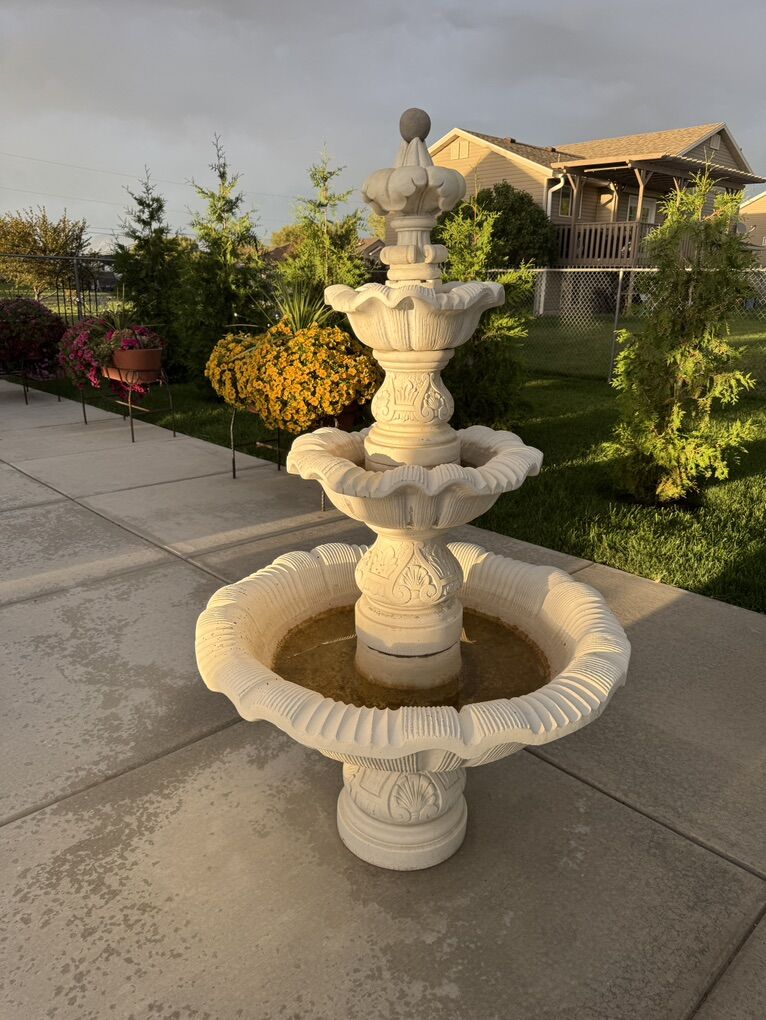 Four-Tier Concrete Cement Water Fountain