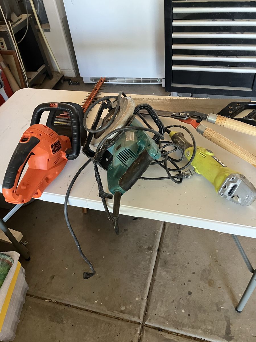 Power Tools and Garden Tools Lot: Black+Decker Hedge Trimmer, Ryobi Angle Grinder, Circular Saw
