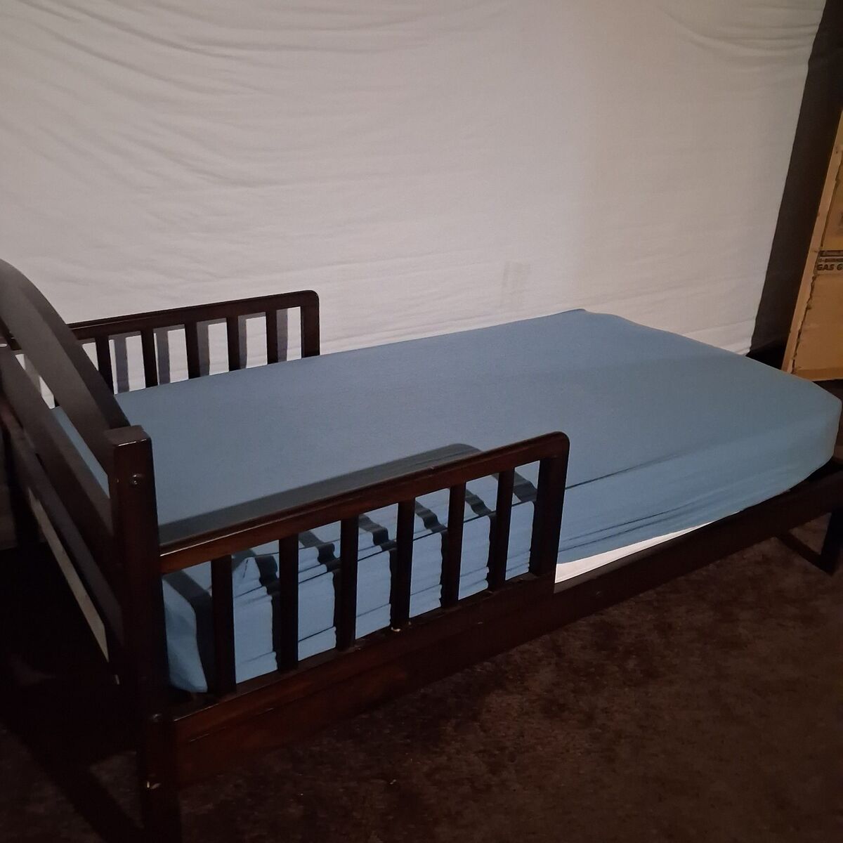 Toddler bed