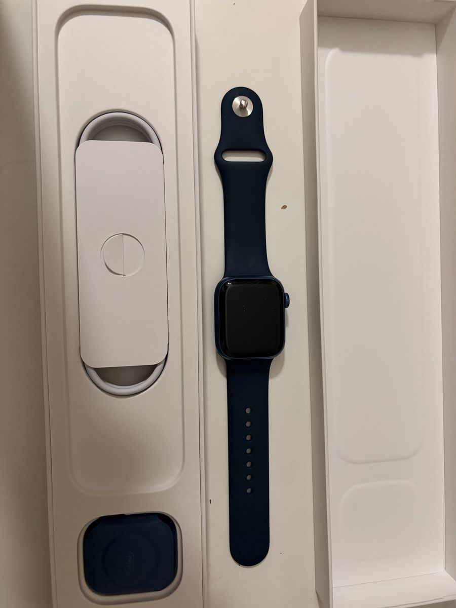 Apple Watch Series 7 (41mm, GPS) – Excellent Condition