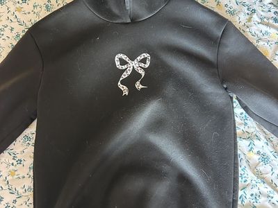 Black bow Pullover hoodie