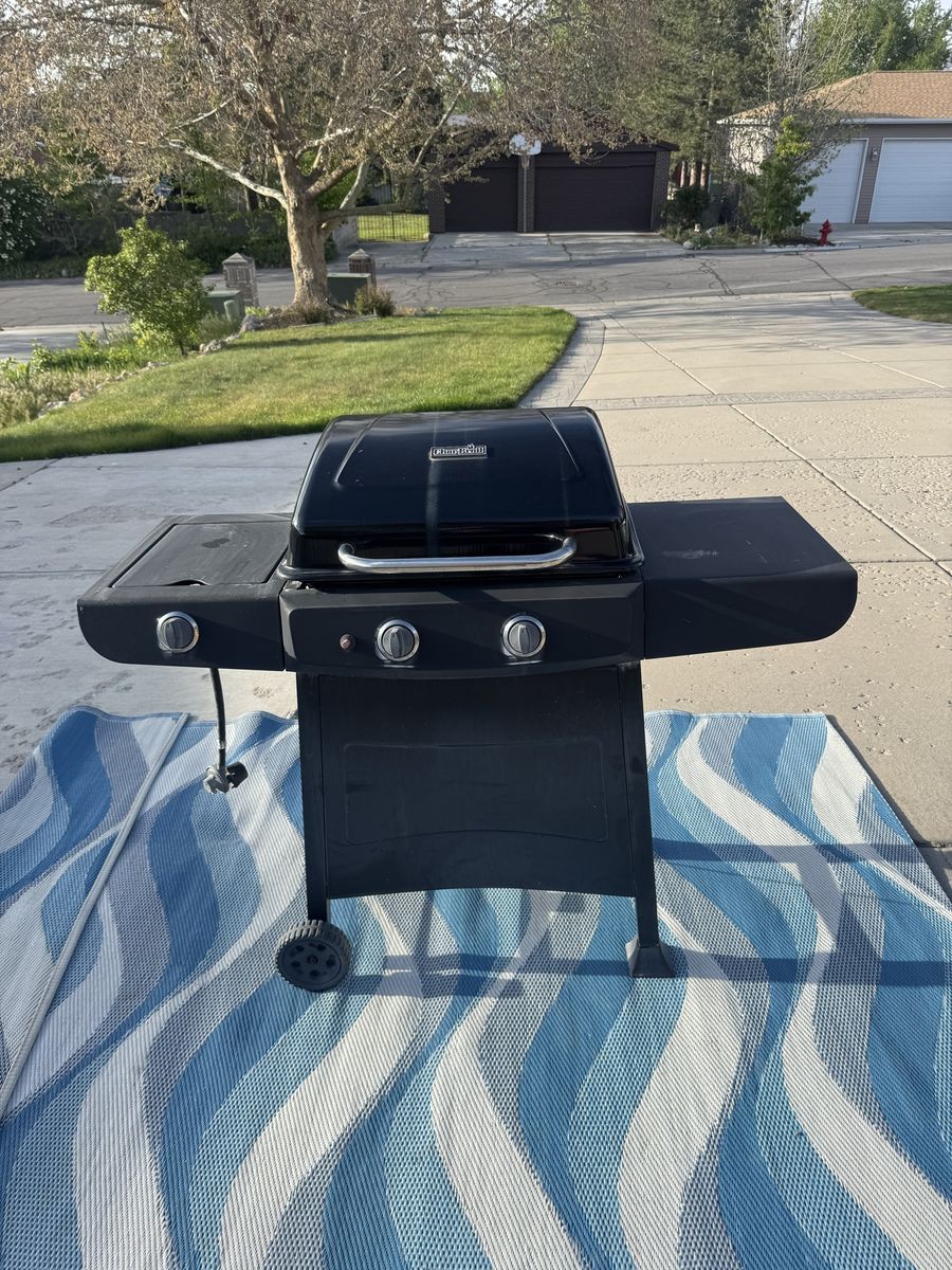 Charbroil 2-Burner Liquid Propane Gas Grill