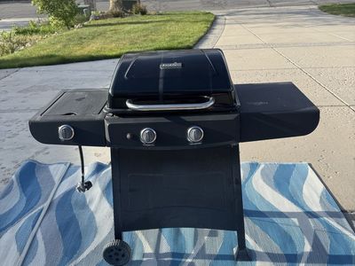 Charbroil 2-Burner Liquid Propane Gas Grill