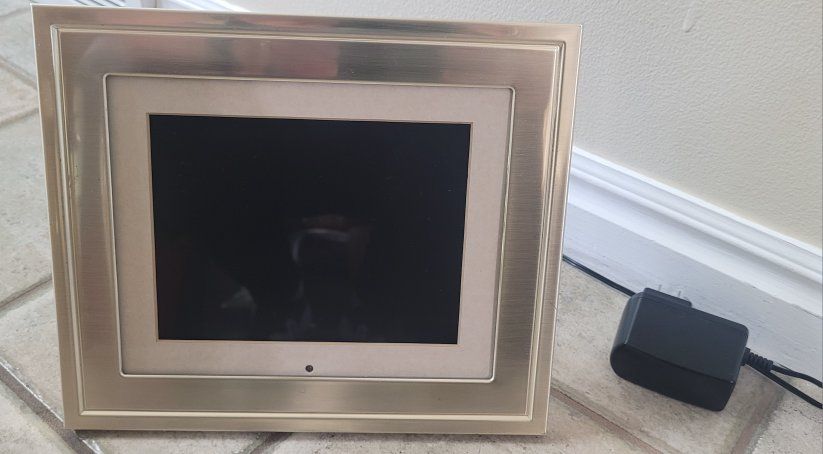 Pandigital Digital Photo Frame with Brushed Metal Trim and Power Adapter