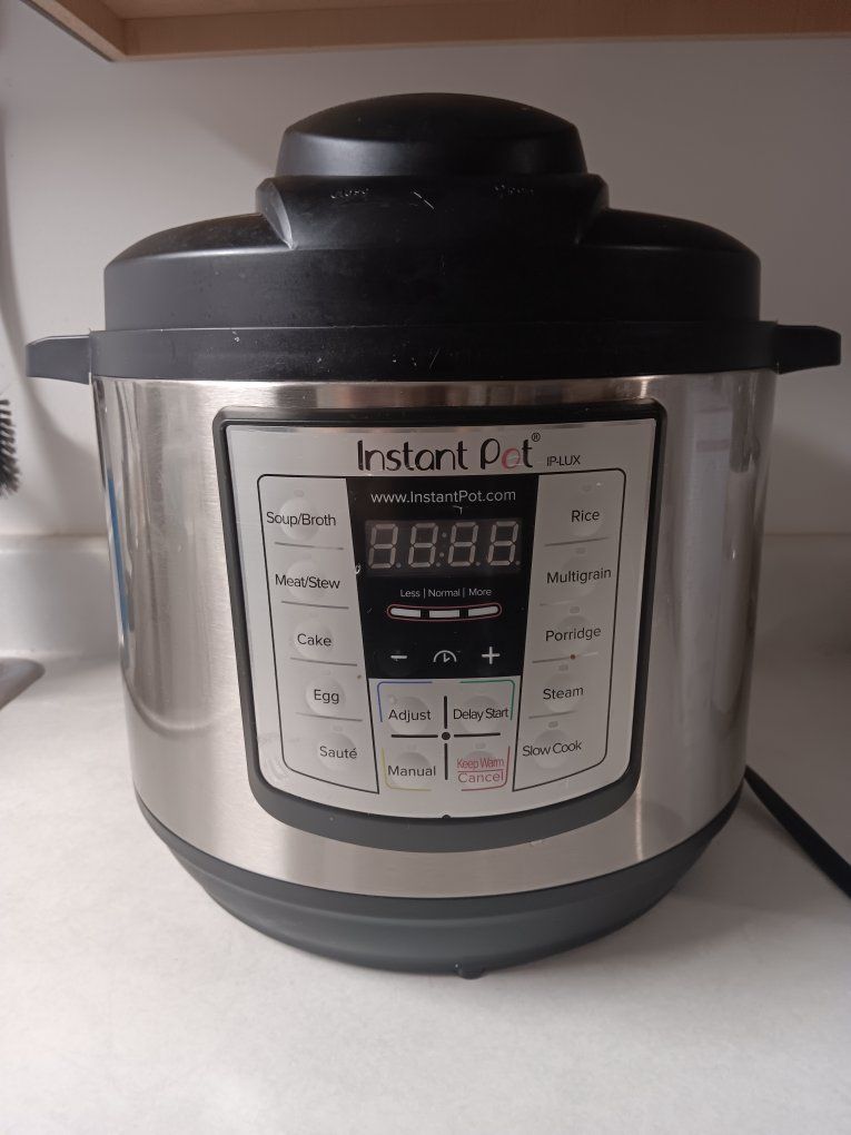 ​Instant Pot IP-LUX80 8-Quart 6-in-1 Multi-Use Programmable Pressure Cooker