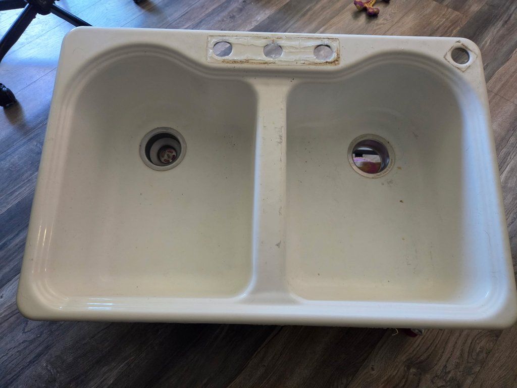 Kohler hartland kitchen sink. 22 x 33 drop in.