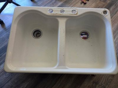 Kohler hartland kitchen sink. 22 x 33 drop in.