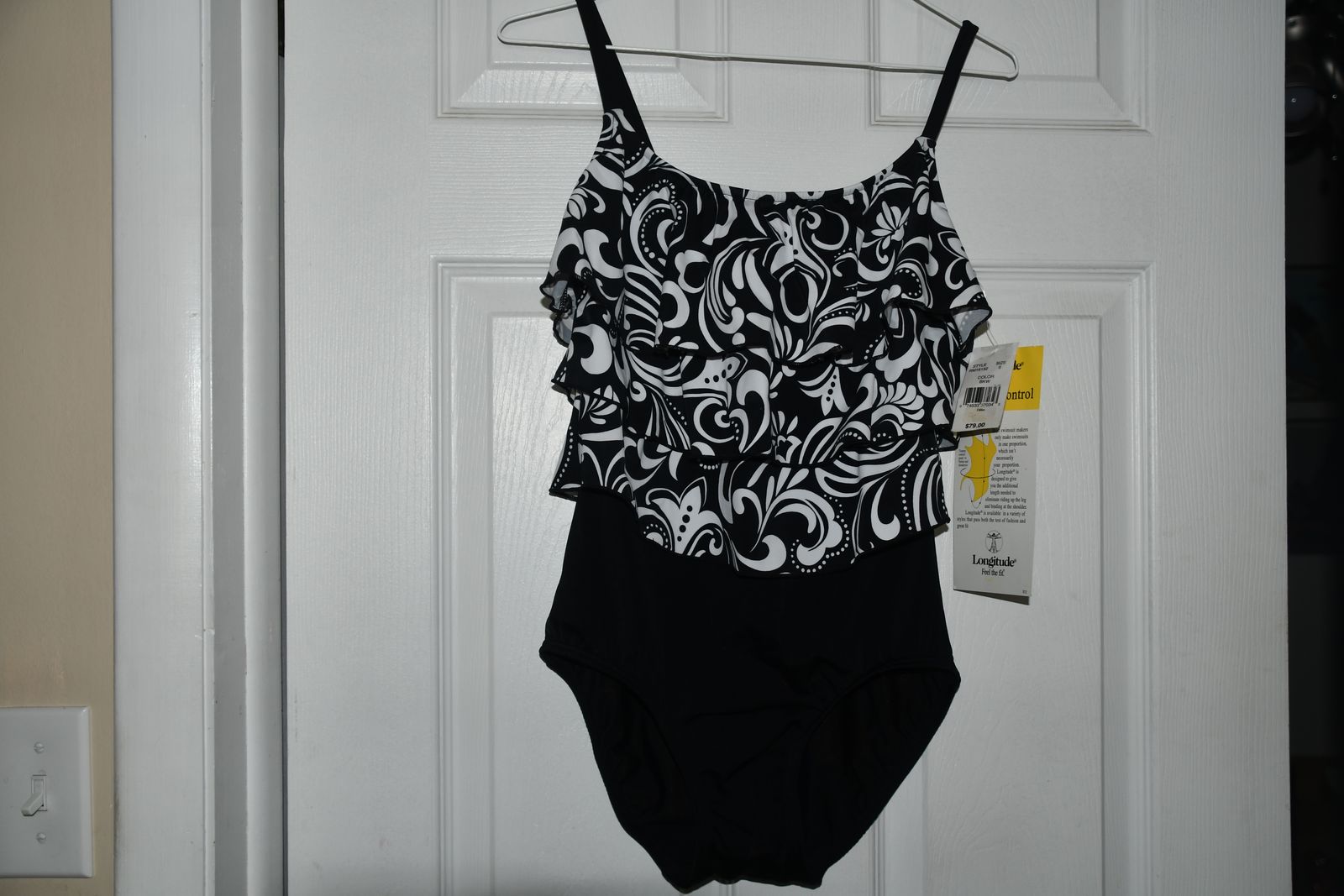 NWT WOMEN'S LONGITUDE SWIMSUIT ~ SIZE 8 ~ BLACK & WHITE ~ DILLARDS ~ NOT PADDED ~ CUTE
