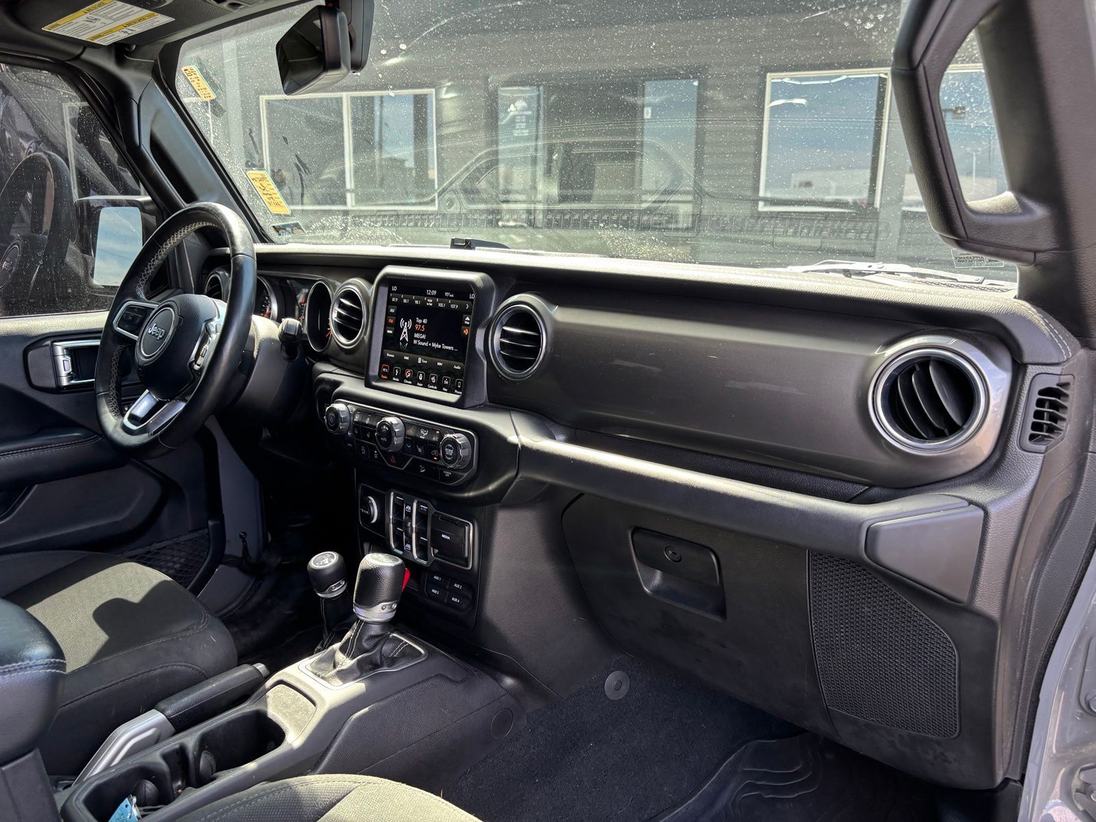 Main image 19