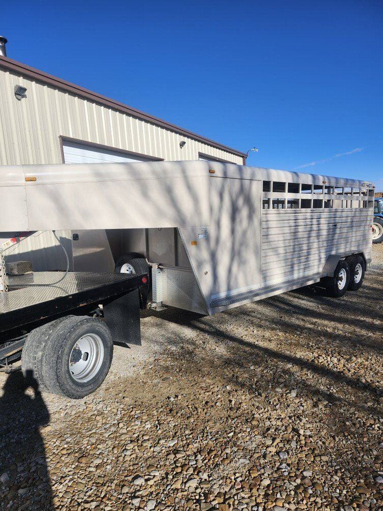2010 HotShot Horsetrailer